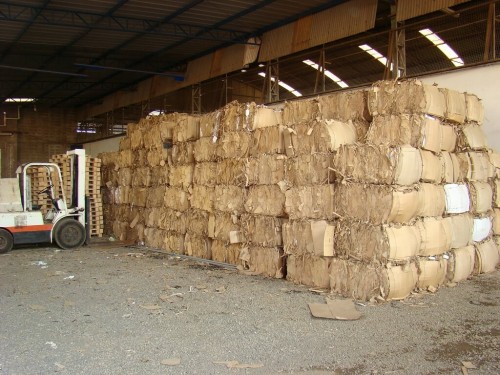 Aparas são destinadas à reciclagem.